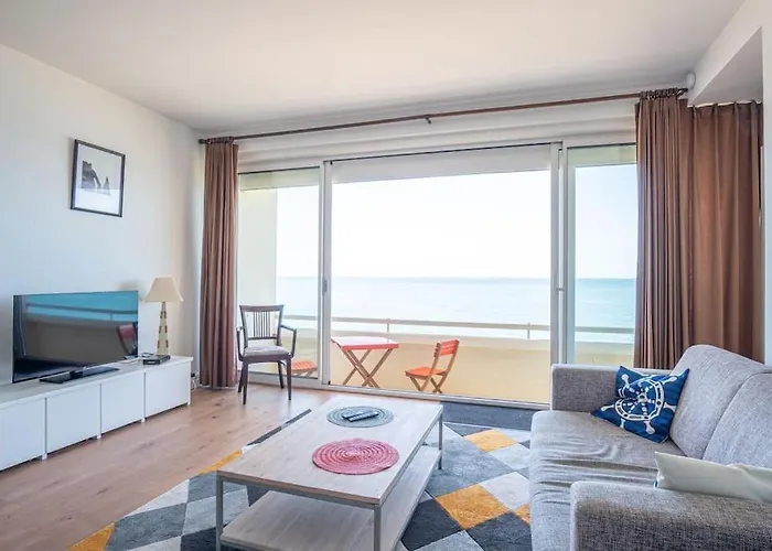 L'appel De La - Front De Parking Privatif Etretat